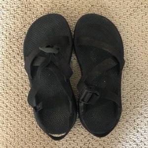 women’s black chacos